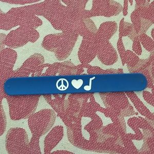 Limited Too Blue ☮️ peace Love ❤️ & music 🎵 snap bracelet